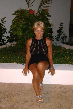 Laetitia - rencontre-Dominatrice-La Rochelle